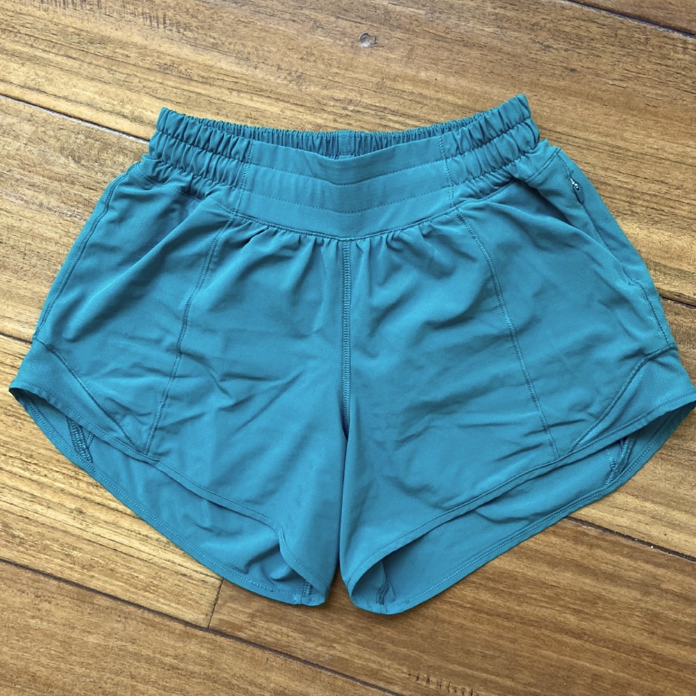 Lululemon hotty hot lined shorts 4 inch